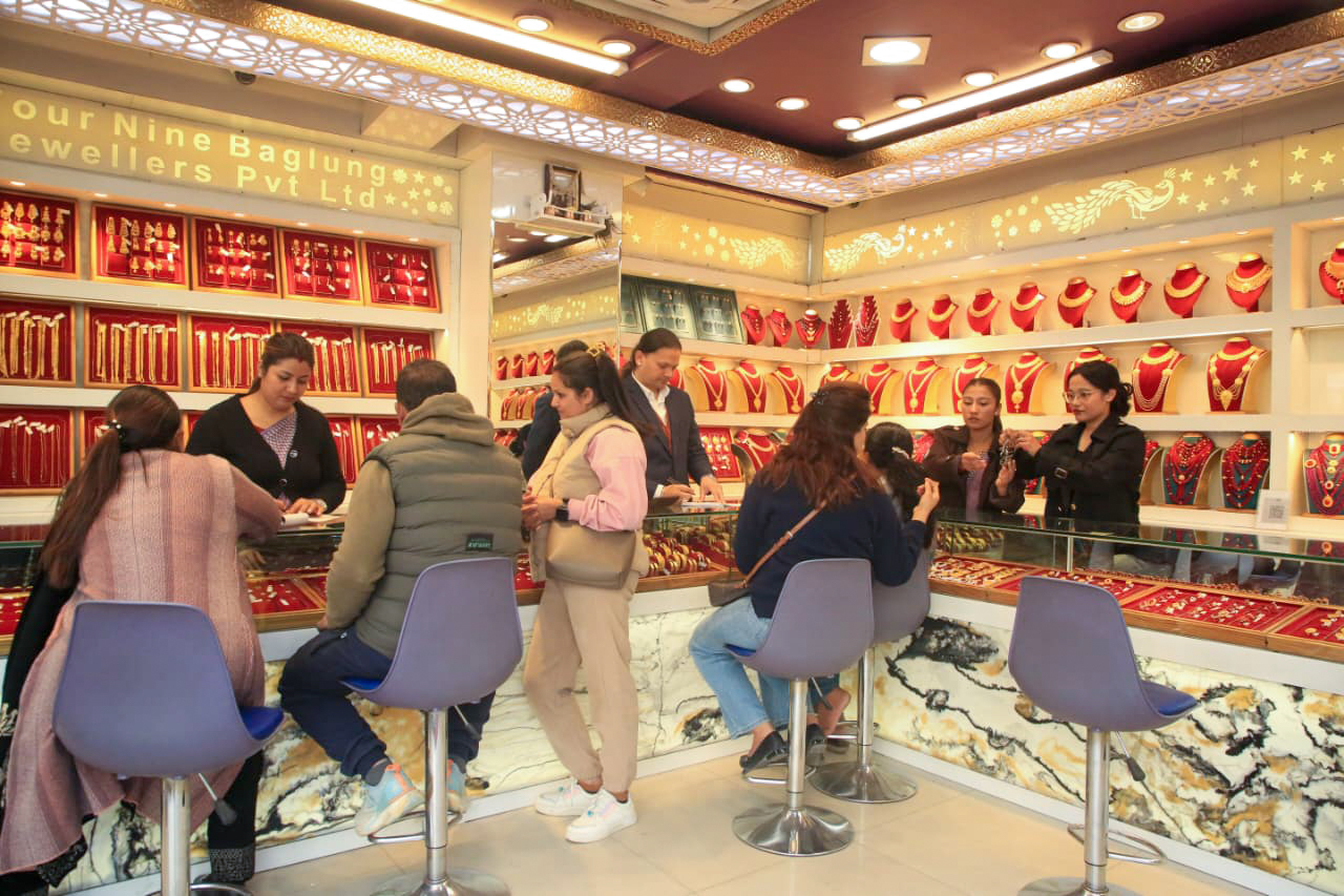 बढ्यो सुनको मूल्य, कतिमा हुँदैछ कारोबार ?