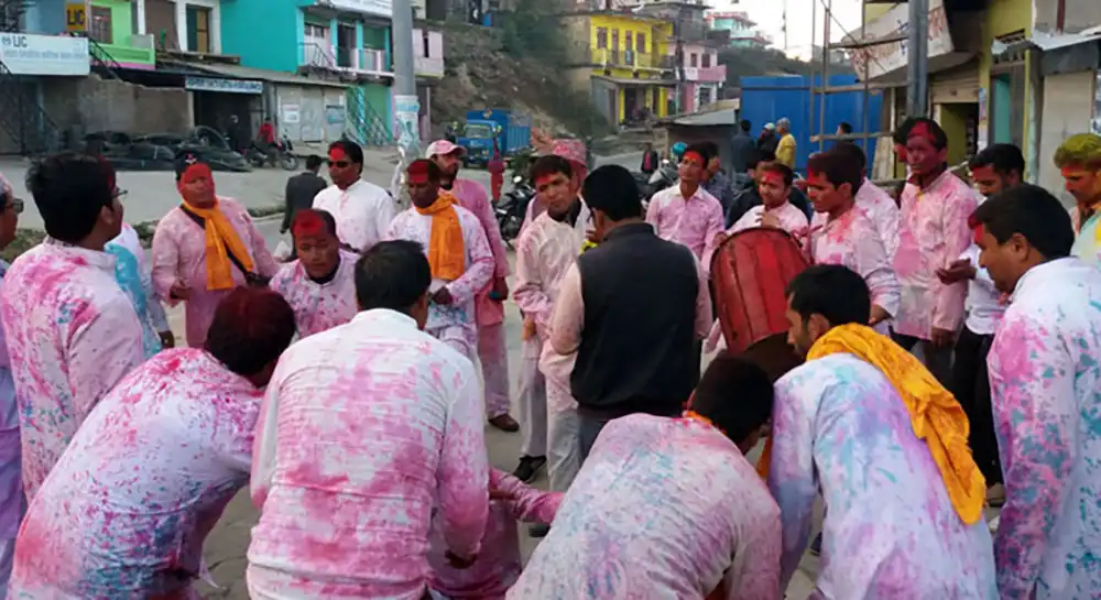 होलीको रंग खेल्दा ध्यान राख्नुहोस् यी ५ कुरा