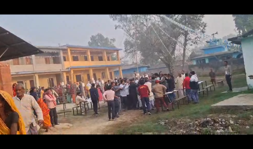 सर्लाही–४ को भवनिपुर मतदान केन्द्रमा सामान्य विवादपछि मतदान केहीबेर अवरुद्ध