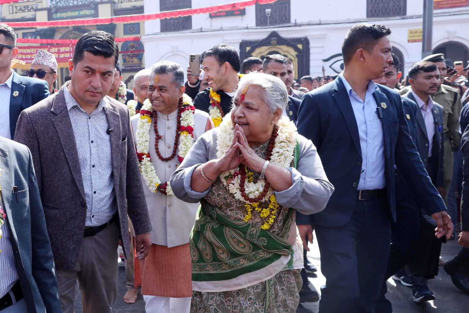 प्रधानमन्त्री सुशीला कार्कीले पशुपतिमा गरिन् रुद्राभिषेक पूजा