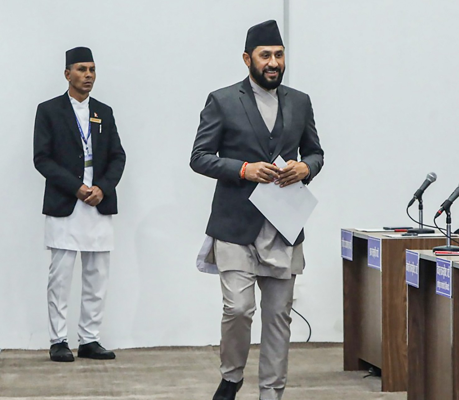 १८२ सांसद लिएर संसदमा रवि