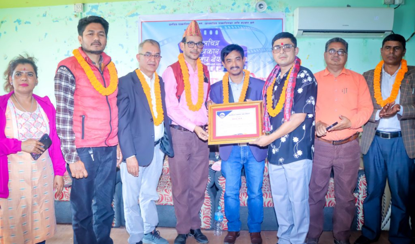 चलचित्र पत्रकार सङ्घद्वारा कैलालीको एसके सिनेमा हल सम्मानित