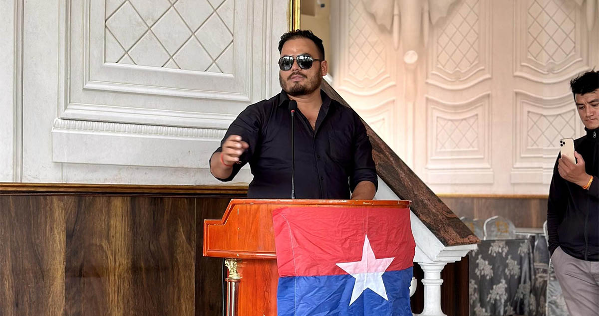 चक्रे मिलन समूहका युवा संघका नेता निराजन पौडेल (निरे) पक्राउ