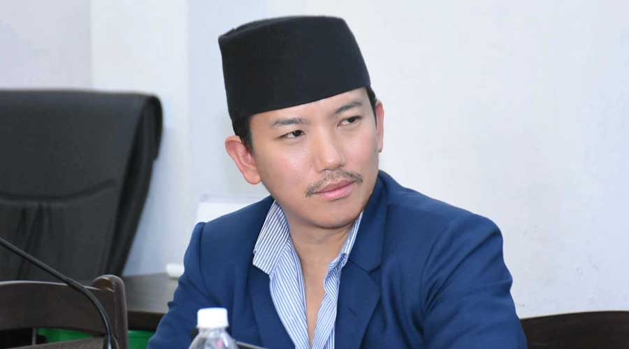 सुहाङले गरे एमाले संसदीय दलको नेतामा दाबी