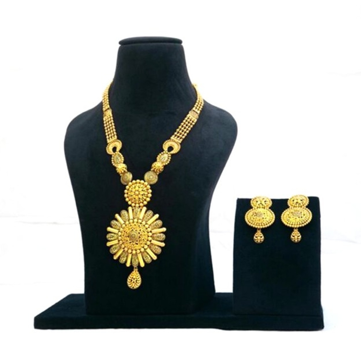 सुन-चाँदीको भाउमा सामान्य वृद्धि, आज कतिमा हुँदैछ किनबेच?