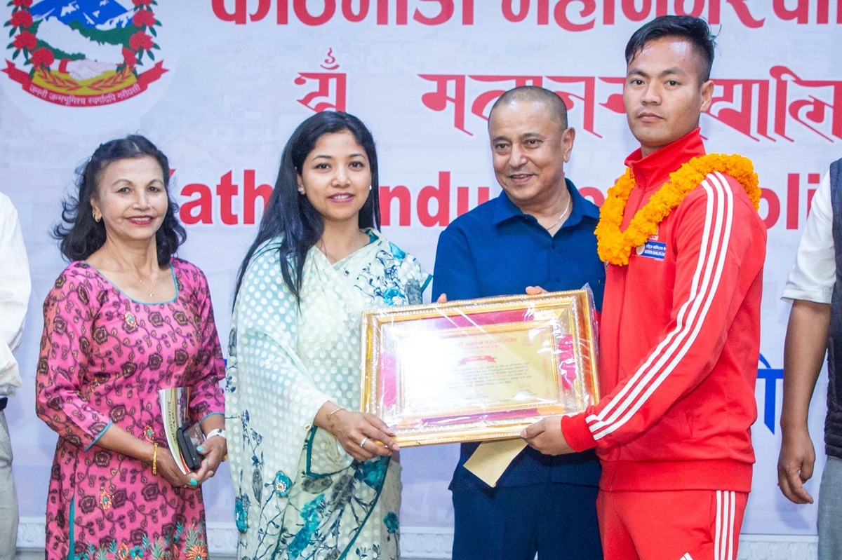 पदक विजेता खेलाडीहरूलाई नगदसहित काठमाडौं महानगरपालिकाबाट सम्मान