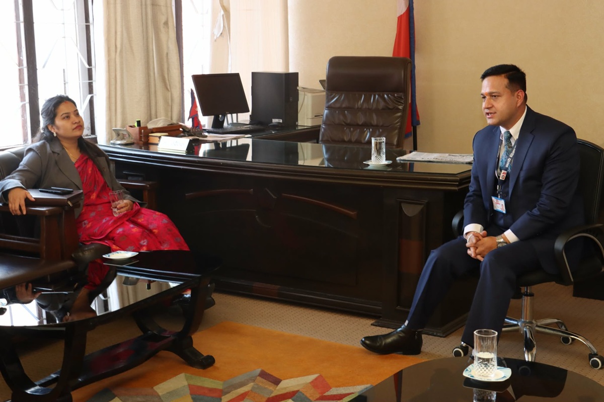 कर्मचारीलाई रावलको निर्देशन : मन्त्रीलाई होइन, सेवाग्राहीलाई खुसी पार्ने काम गर्नुस्