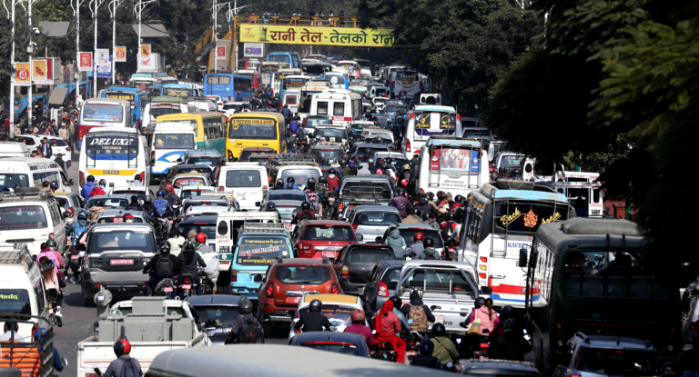 दुई दिन बिदाले पनि घटाएन इन्धन खपत – निजी सवारीमा ‘जोर-बिजोर’ प्रणाली लागू गर्न व्यवसायीको माग