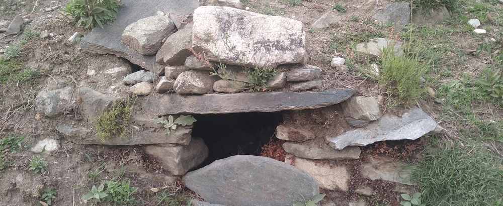 बाजुरामा धमाधम सुक्दै पानीका नाउला