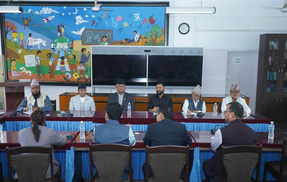 संसद्‍ अवरोध खुलाउन विपक्षीसँग छलफलमा रवि लामिछाने
