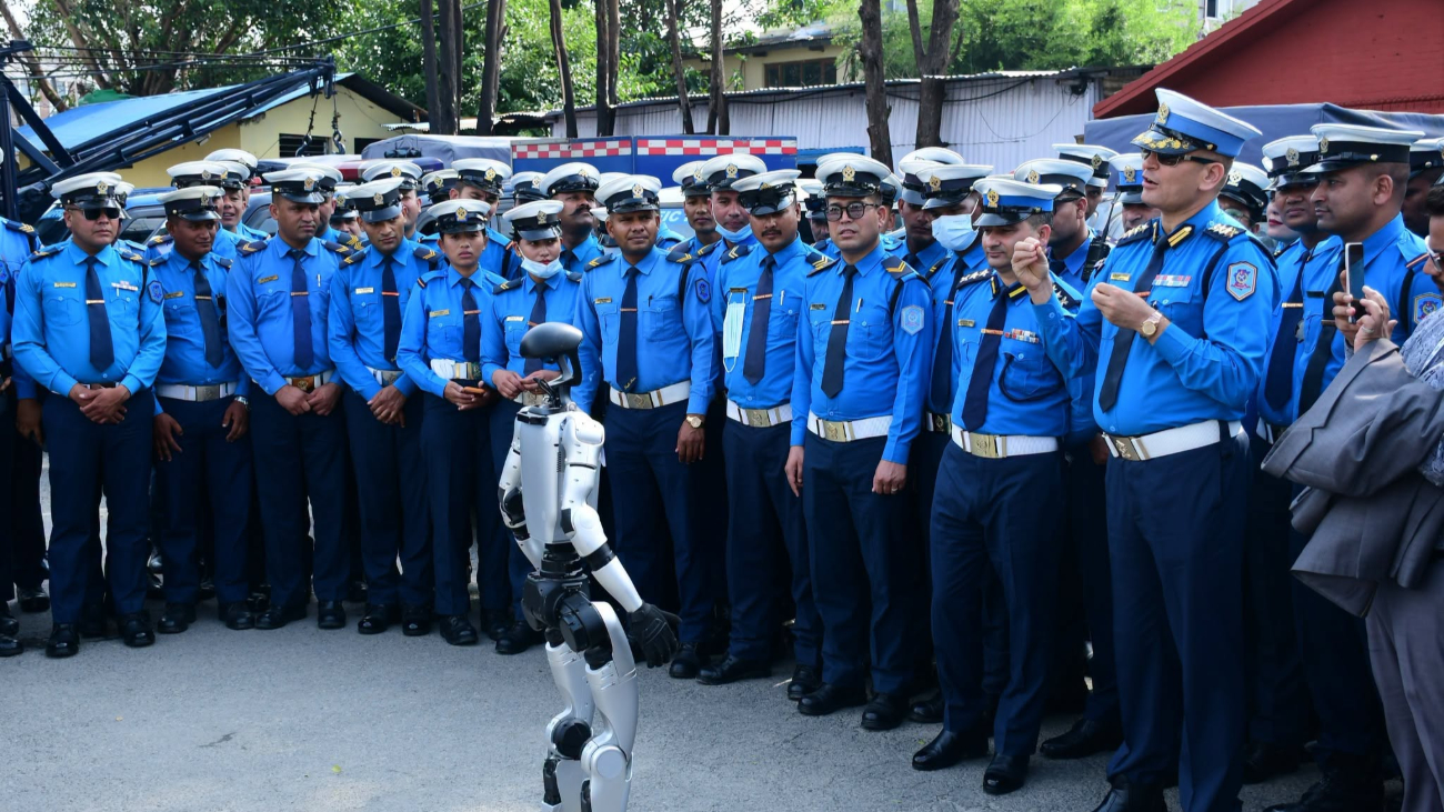 ड्युटीमा रहेका ट्राफिक प्रहरीले सेवाग्राहीसँग हात मिलाउन नपाउने