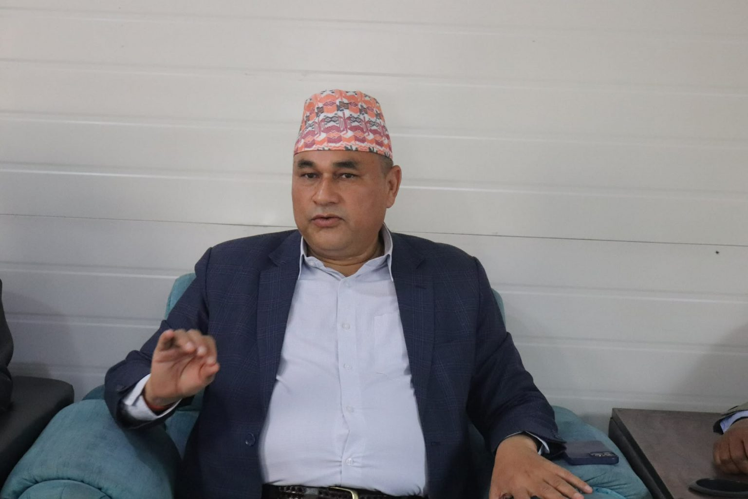 सुदूरपश्चिमका मुख्यमन्त्रीलाई दलकाे नेताबाट हटाउने निर्णयमा कांग्रेसका क-कसले हस्ताक्षर गरे ?