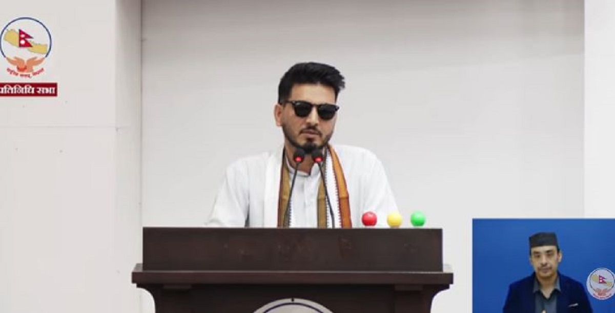 ठेकेदारको खुट्टा भाँच्ने अभिव्यक्तिमा मन्त्री लम्सालको प्रष्टीकरणः उहाँहरुलाई बचाउन भनेको हुँ