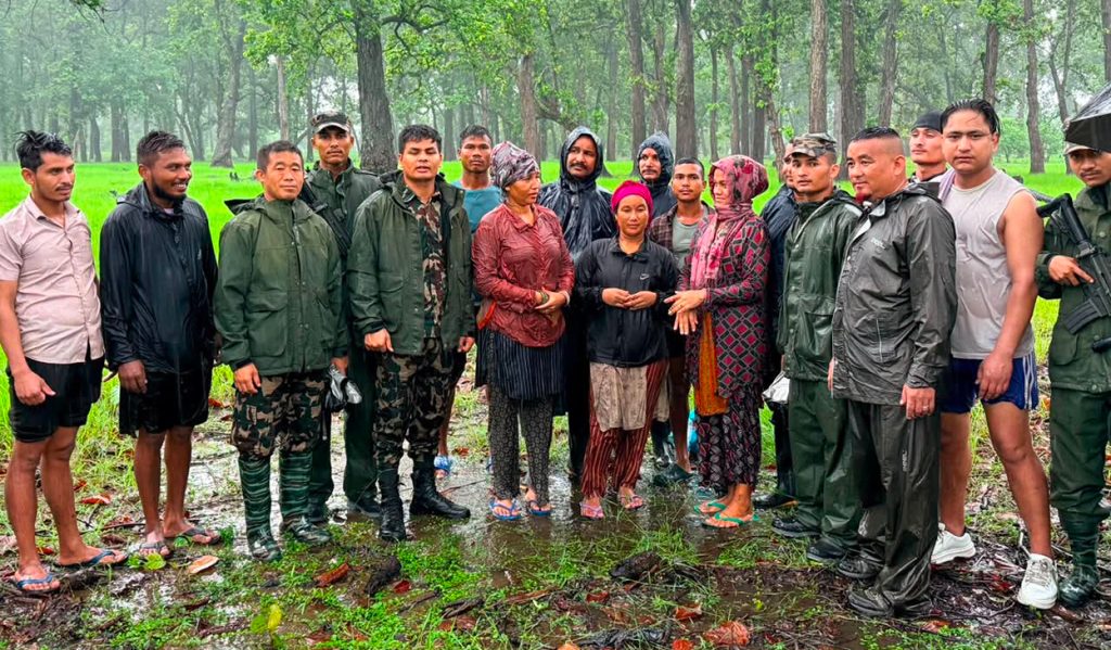 च्याउ खाेज्न जाँदा सम्पर्कविहीन भएका बेल्डाँडीका ३ महिला भेटिए