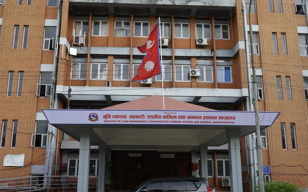 सरकारी जागिरबाट पेन्सन पाएकाले अब करारमा काम गर्न नपाउने