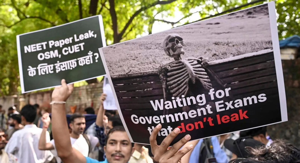 भारतमा कक्रोच आन्दोलन चर्किएपछि शिक्षामन्त्रीद्वारा विद्यार्थीका माग सम्बोधन गर्ने प्रतिबद्धता
