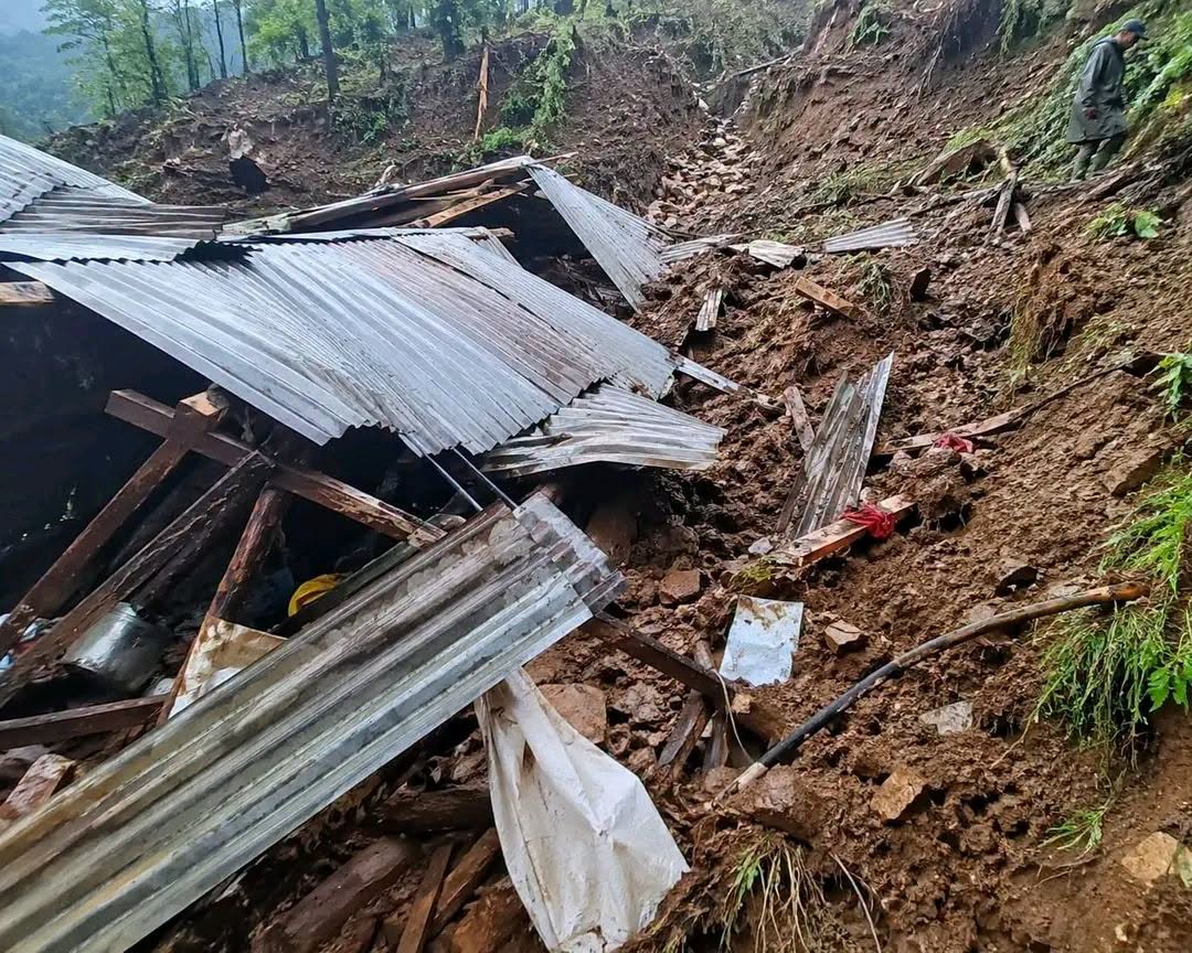 जाजरकोटमा पहिरोले पुरिँदा महिलाको मृत्यु, दुई जनाको सकुशल उद्धार