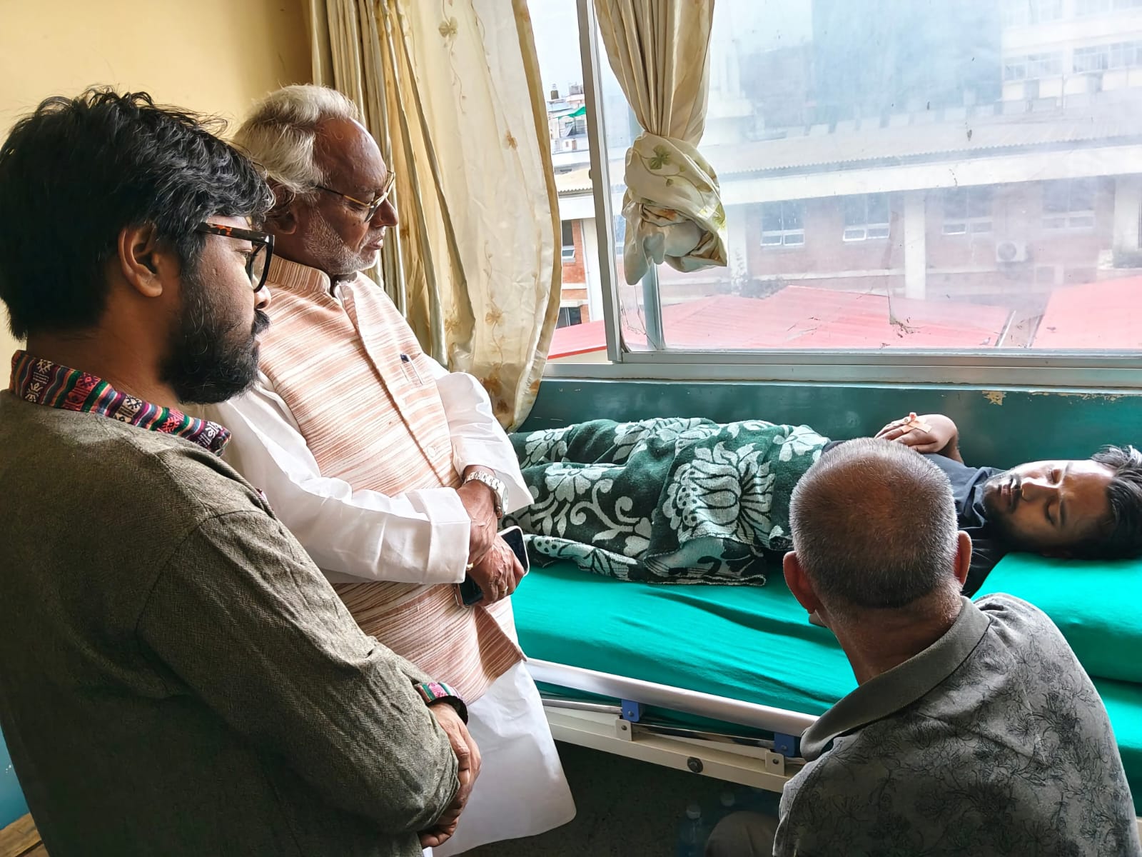 कीर्तिपुर घटनापछि अस्पताल पुगे महतो, माजिद अन्सारी प्रकरणमा सरकारसँग जवाफ माग