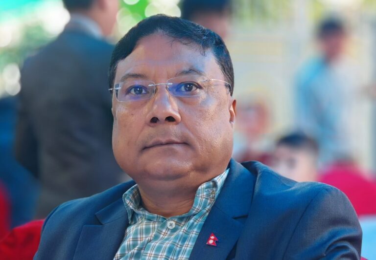 किशोर श्रेष्ठको रिहाइ माग्दै प्रहरी परिसर अगाडि धर्नामा पत्रकार महासंघ