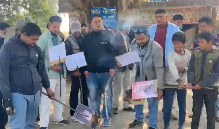 रमेश लेखकले टिकट नपाएपछि गगन र विश्वप्रकाशको पुत्ला जलाइयो