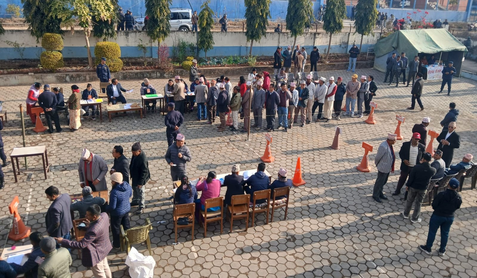 राष्ट्रियसभामा १७ सदस्यका लागि सातवटै प्रदेशमा मतदान जारी