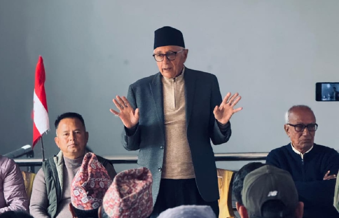 पार्टी फुटबाट जोगाउन मध्यमार्गी धार अपनाएँ -डा. शेखर कोइराला !