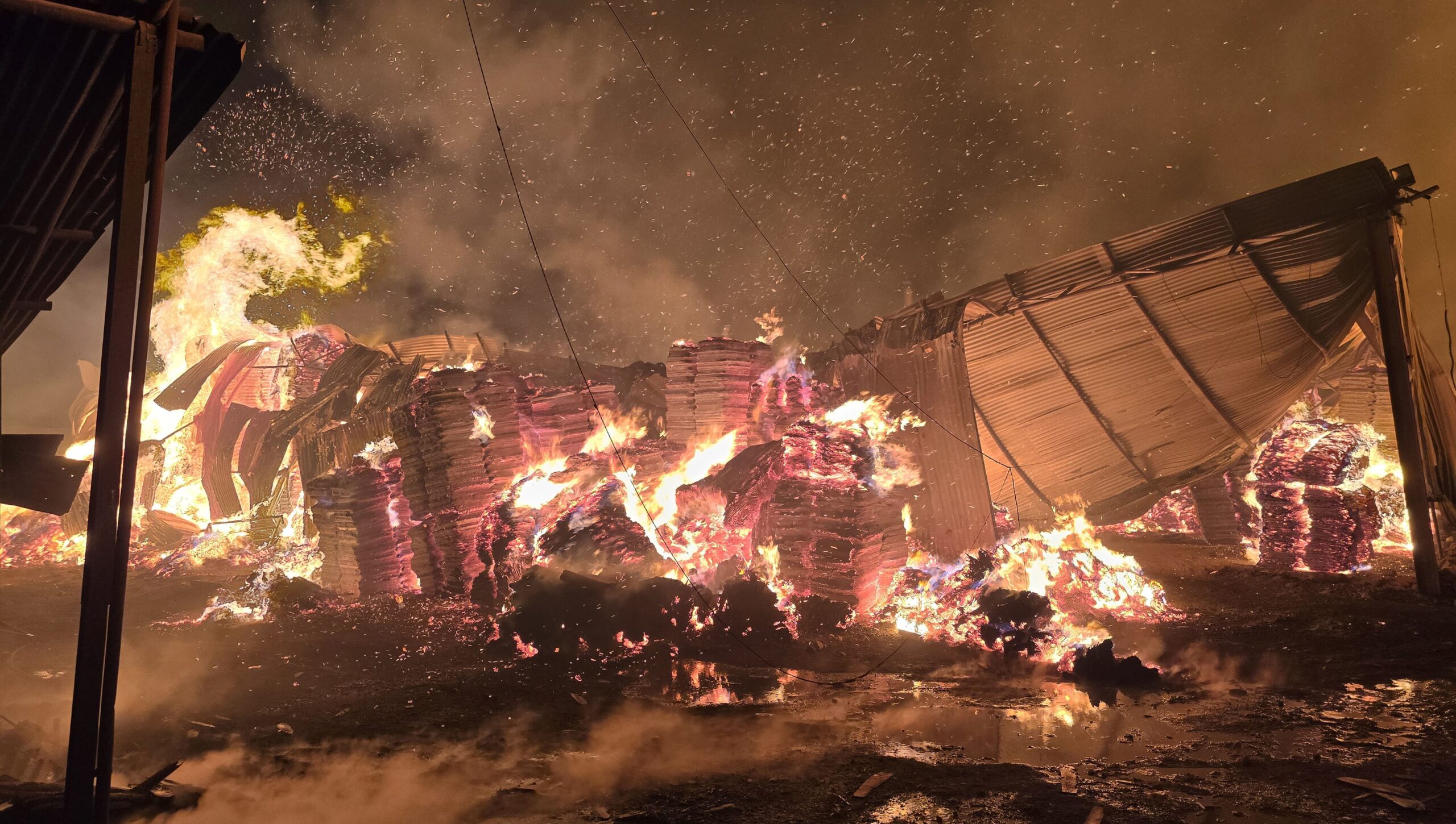  संखुवासभाको चैनपुरमा आगलागी हुँदा १५ लाखको क्षति